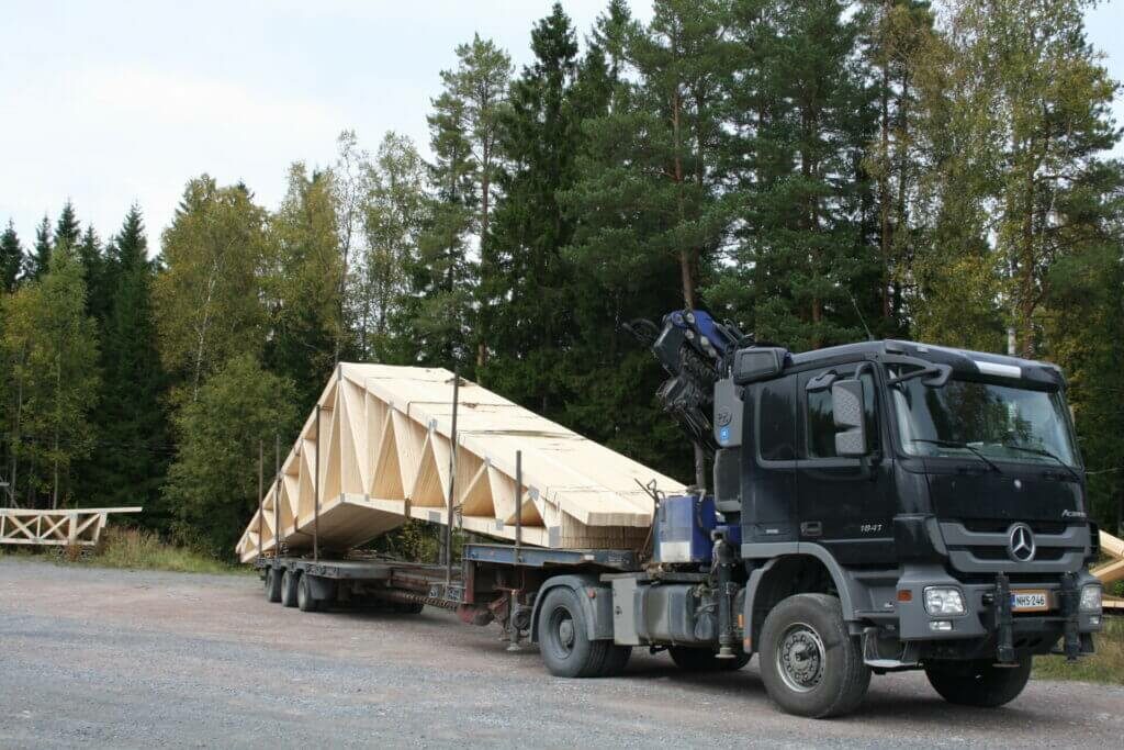 Puinen saksiristikko mittojen mukaan